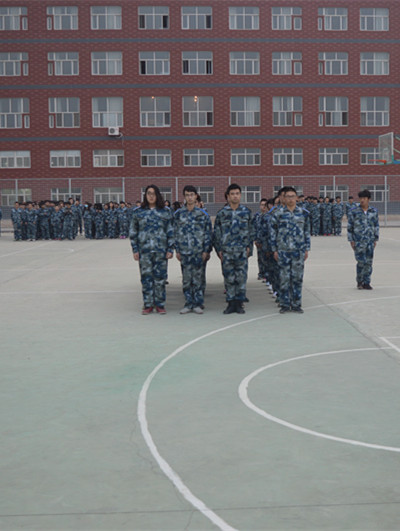 庆祝队列会操比赛圆满成功