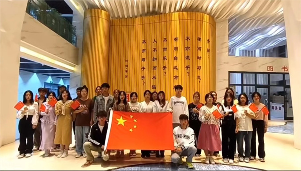 我与祖国合张影，一声祝福送祖国