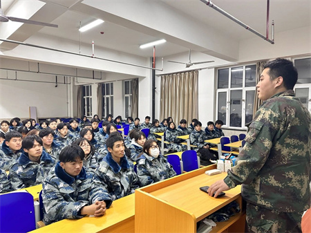 倾听学生心声，交流共话成长--艺术学院组织召开“艺术学院民主座谈会”