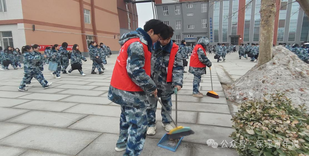 雷锋精神共传承，志愿服务学雷锋