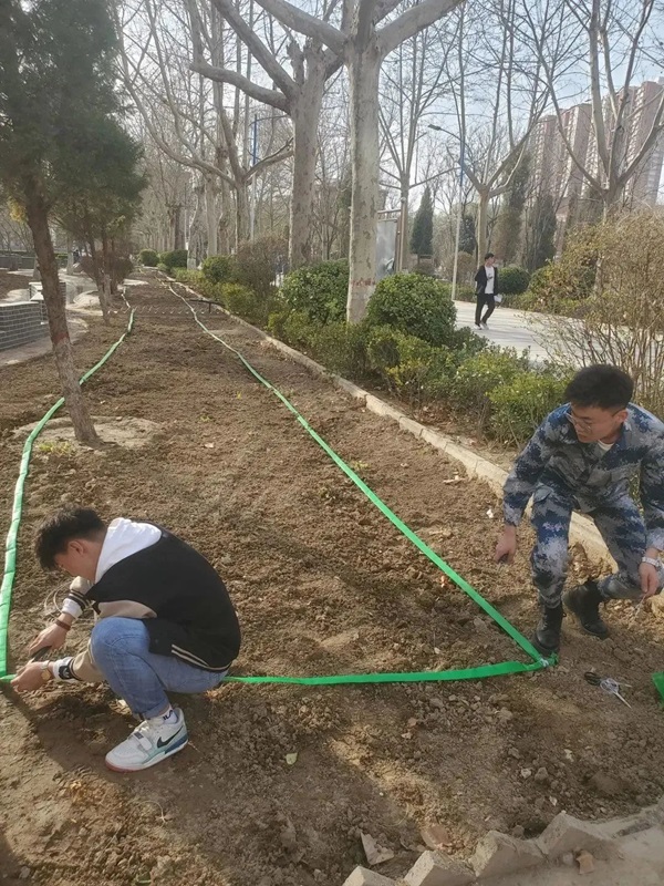 我为同学做实事|劳动万事足 节水我当先